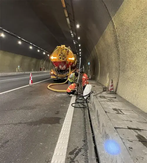 金华隧道排水渠清淤